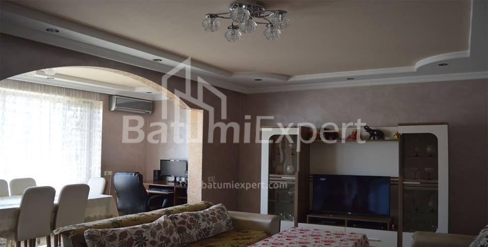 Квартира 100 м² - Михайла Лермонтова, Батумі, Грузія