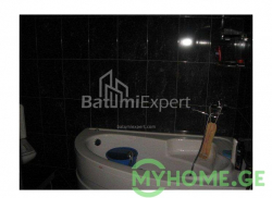 Квартира 3-комн 74 м² - Зураба Горгiладзе, Батумі
