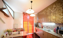 Квартира 4-комн 93 м² - Вахтанга Горгасалі, Батумі