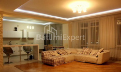 Квартира 3-комн 160 м² - Іллі Чавчавадзе, Батумі