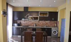 Квартира 3-комн 84 м² - Іллі Чавчавадзе, Батумі