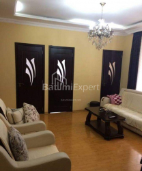 Квартира 4-комн 98 м² - Зураба Горгiладзе, Батумі