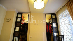 Квартира 4-комн 93 м² - Вахтанга Горгасалі, Батумі