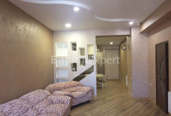 Квартира 3-комн 122 м² - Зураба Горгiладзе, Батумі