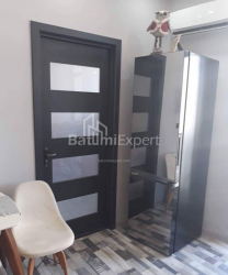 Квартира 3-комн 53 м² - Петра Мелiкiшвiлi, Батумі