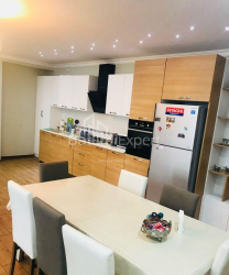 Квартира 4-комн 147 м² - Шерифа Хімшіашвілі, Батумі