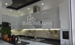 Квартира 3-комн 80 м² - Юр'ївська, Батумі