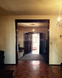 Квартира 5-комн 165 м² - Зураба Горгiладзе, Батумі
