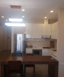 Квартира 3-комн 92 м² - Зураба Горгiладзе, Батумі
