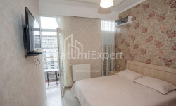 Квартира 5-комн 136 м² - Зураба Горгiладзе, Батумі