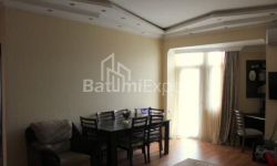Квартира 3-комн 100 м² - Ніко Піросмані, Батумі