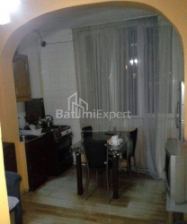 Квартира 4-комн 80 м² - Петра Мелiкiшвiлi, Батумі