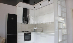 Квартира 3-комн 80 м² - Зураба Горгiладзе, Батумі