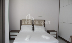 Квартира 3-комн 80 м² - Зураба Горгiладзе, Батумі
