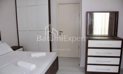 Квартира 3-комн 80 м² - Зураба Горгiладзе, Батумі