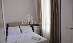 Квартира 3-комн 80 м² - Зураба Горгiладзе, Батумі