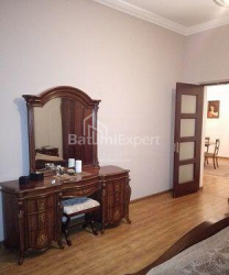 Квартира 4-комн 116 м² - Oлександра Пушкiна, Батумі
