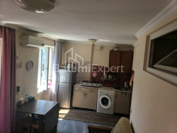 Квартира 2-комн 30 м² - Зураба Горгiладзе, Батумі