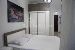 Квартира 2-комн 47 м² - Зураба Горгiладзе, Батумі