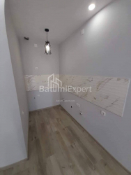 Квартира 3-комн 53 м² - Ангiса, Батумі