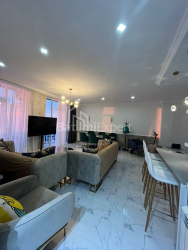 Квартира 3-комн 105 м² - Ангiса, Батумі
